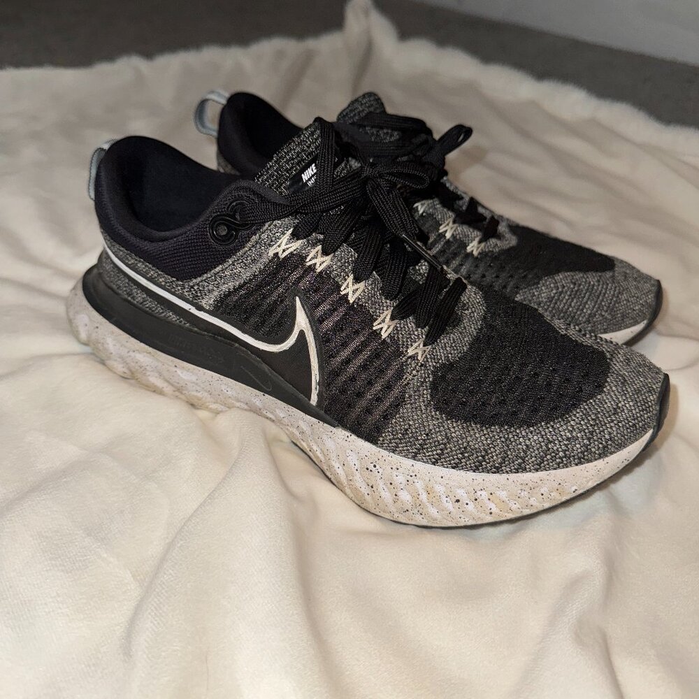 Nike Mens React Infinity Run Flyknit 2 Oreo White Black - size 10